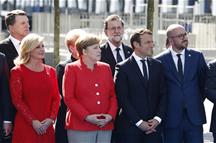 Detalle de la foto de familia de la reunión de los líderes de la OTAN (Foto: Pool Moncloa)