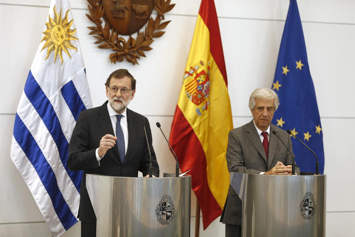 26/04/2017. Viaje oficial de Rajoy a Uruguay. El presidente del Gobierno, Mariano Rajoy, y el presidente de la República Oriental de Uruguay...
