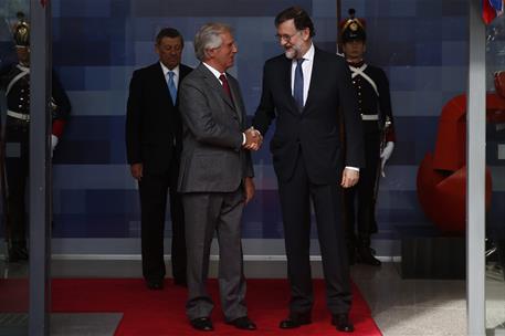 26/04/2017. Viaje oficial de Rajoy a Uruguay. El presidente del Gobierno, Mariano Rajoy, saluda al presidente de la República Oriental de Ur...