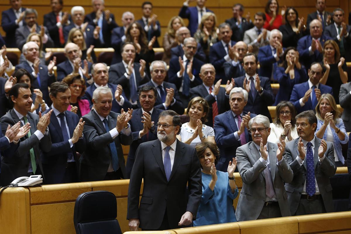 27/10/2017. Rajoy asiste al Pleno del Senado. El presidente del Gobierno, Mariano Rajoy, es aplaudido al término de su intervención en el pl...