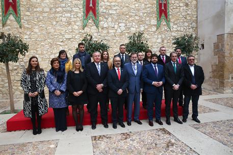 27/12/2017. Rajoy visita la Basílica de la Vera Cruz. El presidente del Gobierno, Mariano Rajoy, posa para la foto de familia con los miembr...