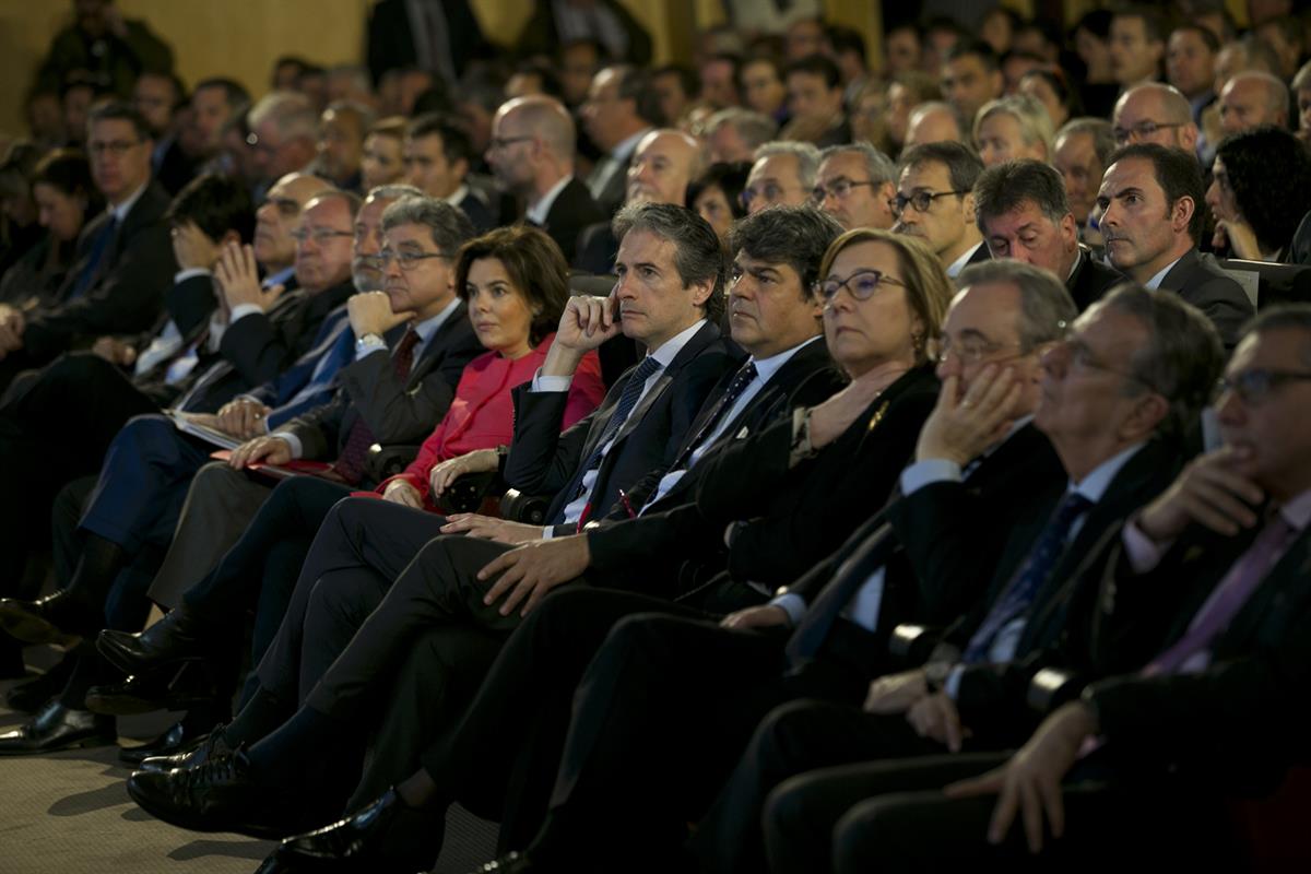 28/03/2017. Rajoy en la jornada "Conectados al futuro". la vicepresidenta del Gobierno, Soraya Sáenz de Santamaría, el ministro de de Foment...