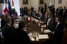 Reunión de las delegaciones de España y Malta (Foto: Pool Moncloa)