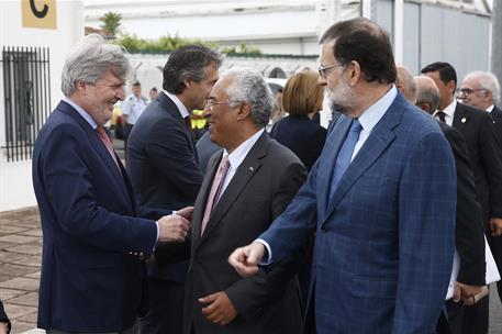 29/05/2017. XXIX Cumbre Luso-Española. El primer ministro de Portugal, António Costa, saluda al ministro de Educación, Cultura y Deporte y p...