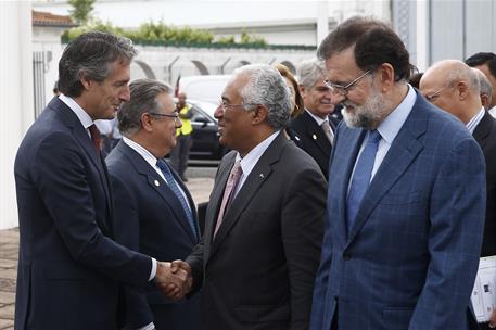 29/05/2017. XXIX Cumbre Luso Española. El primer ministro portugués, António Costa, saluda al ministro de Fomento, Íñigo de la Serna, en pre...