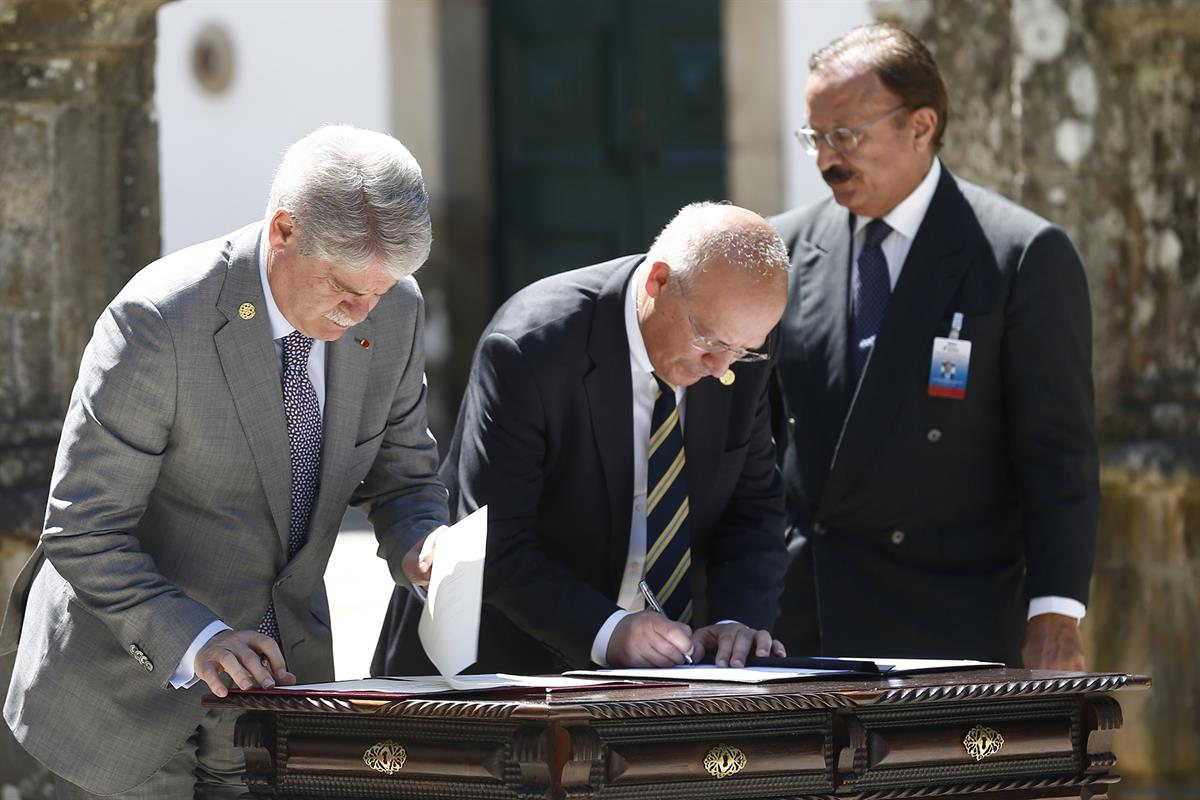 30/05/2017. XXIX Cumbre Luso-Española (Segunda jornada). El ministro de Asuntos Exteriores y de Cooperación, Alfonso Dastis, junto a su homó...
