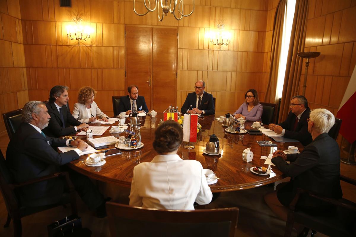 30/06/2017. XII Cumbre polaco-española. El ministro de Fomento, Iñigo de la Serna, durante la reunión sectorial que ha mantenido con su homó...