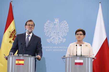 30/06/2017. XII Cumbre polaco-española. El Presidente del Gobierno, Mariano Rajoy, junto a la primera ministra polaca, Beata Szydlo, durante...