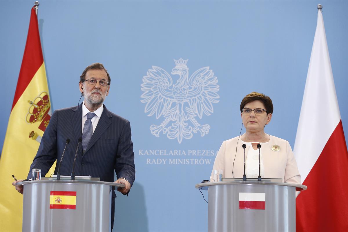 30/06/2017. XII Cumbre polaco-española. El Presidente del Gobierno, Mariano Rajoy, junto a la primera ministra polaca, Beata Szydlo, durante...