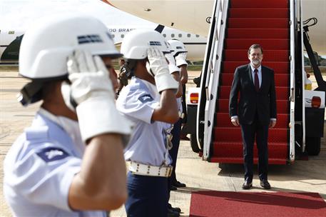 23/04/2017. Viaje oficial de Rajoy a Brasil (primera jornada). El presidente del Gobierno, Mariano Rajoy, a su llegada al aeropuerto interna...