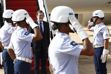 23/04/2017. Viaje oficial de Rajoy a Brasil (primera jornada). El presidente del Gobierno, Mariano Rajoy, a su llegada al aeropuerto interna...