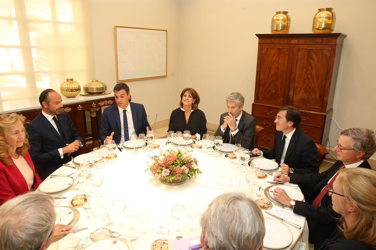 1/10/2018. Sánchez recibe al primer ministro de la República Francesa. El presidente del Gobierno, Pedro Sánchez, conversa con el primer min...