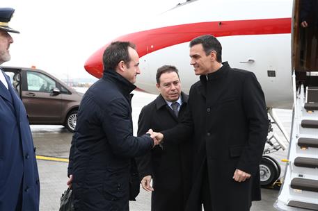 3/12/2018. Pedro Sánchez participa en la Cumbre del Clima COP24. El presidente del Gobierno, Pedro Sánchez, a su llegada al Aeropuerto Inter...