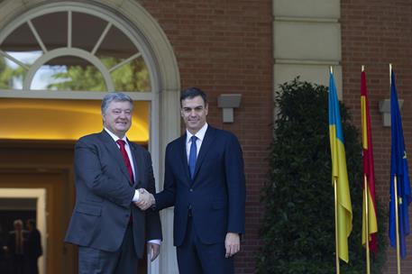 4/06/2018. Pedro Sánchez recibe al presidente de Ucrania. El presidente del Gobierno, Pedro Sánchez, saluda al presidente de Ucrania, Petro ...