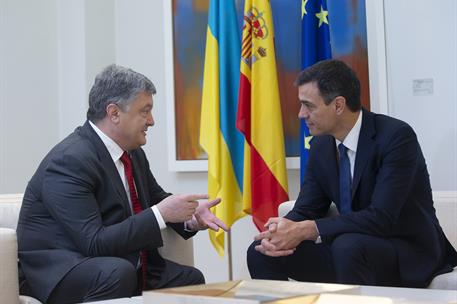 4/06/2018. Pedro Sánchez recibe al presidente de Ucrania. El presidente del Gobierno, Pedro Sánchez, y el presidente de Ucrania, Petro Poros...