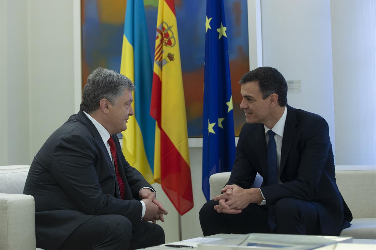 4/06/2018. Pedro Sánchez recibe al presidente de Ucrania. El presidente del Gobierno, Pedro Sánchez, y el presidente de Ucrania, Petro Poros...