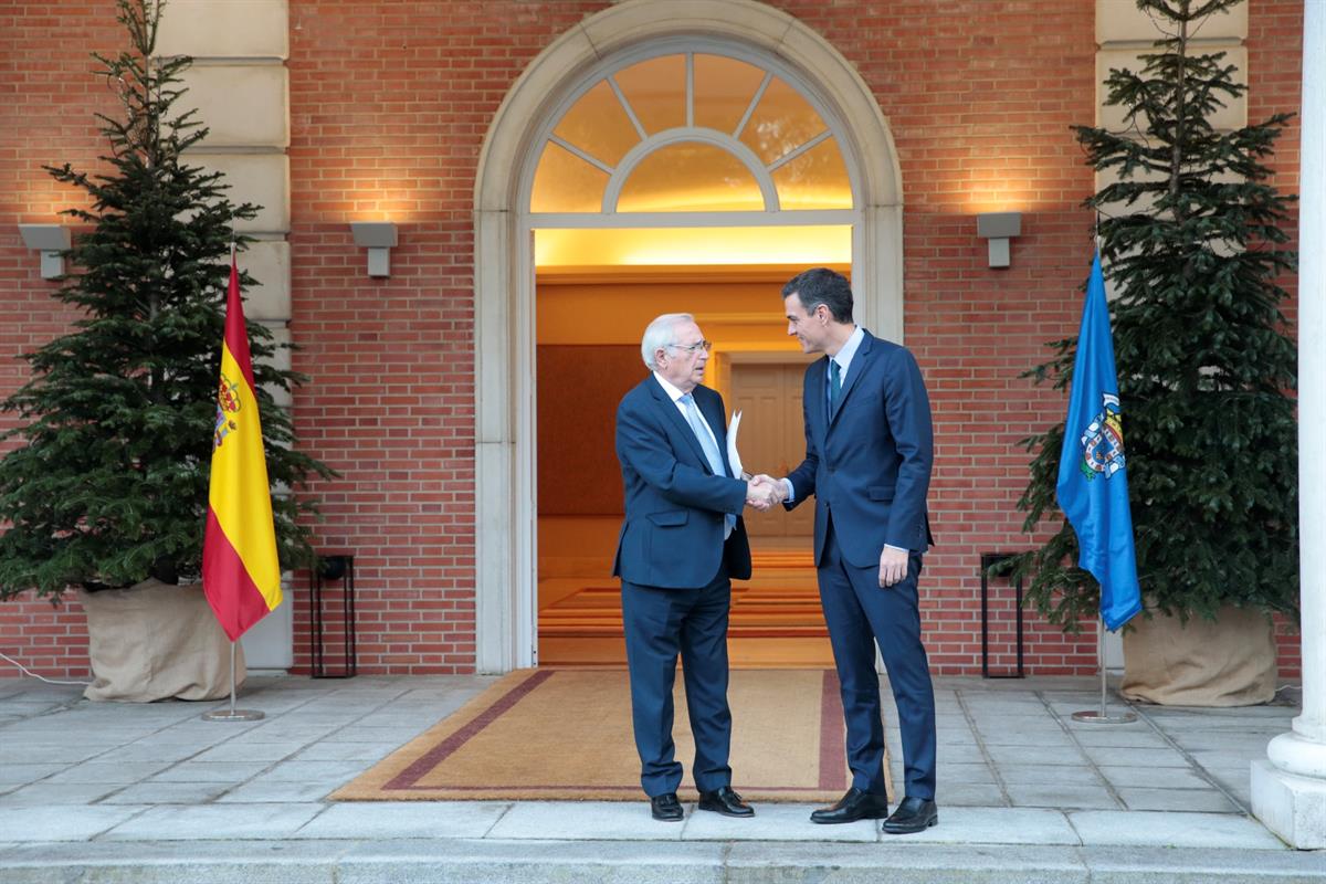 4/12/2018. Pedro Sánchez recibe al presidente de la Ciudad Autónoma de Melilla, Juan José Imbroda.