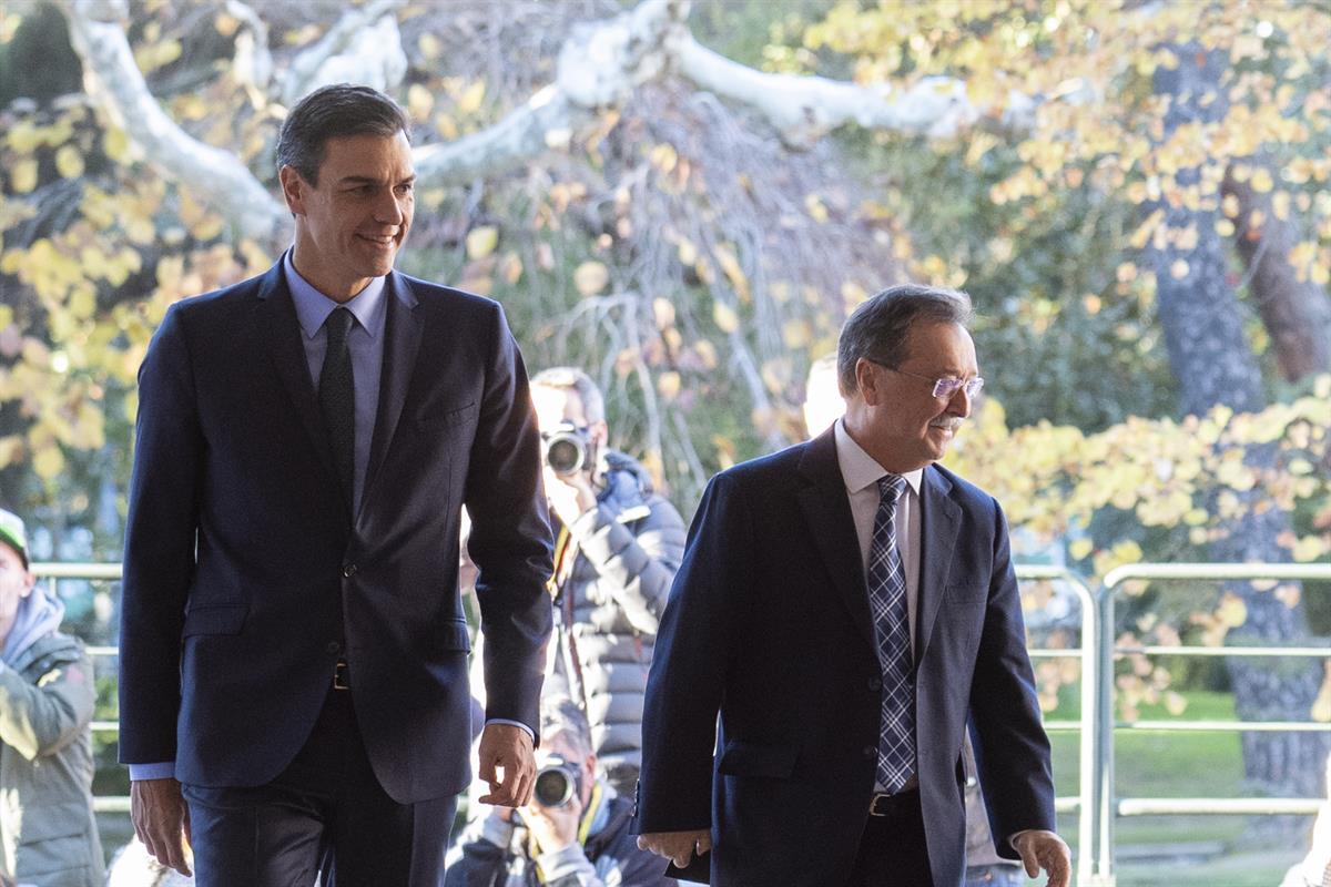 4/12/2018. Pedro Sánchez recibe al presidente de la Ciudad Autónoma de Ceuta, Juan Jesús Vivas.