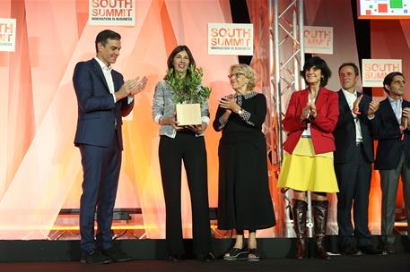 5/10/2018. Pedro Sánchez clausura el foro "South Summit 18". El presidente del Gobierno, Pedro Sánchez; la alcaldesa de Madrid, Manuela Carm...