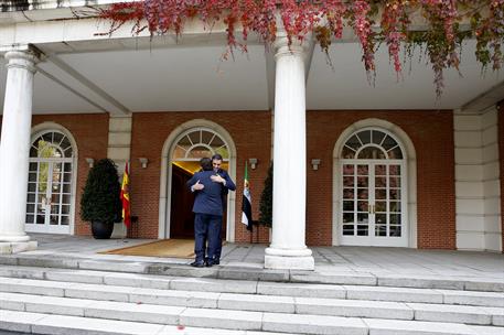 6/11/2018. Sánchez recibe al presidente de la Junta de Extremadura, Guillermo Fernández Vara. El presidente del Gobierno, Pedro Sánchez, rec...