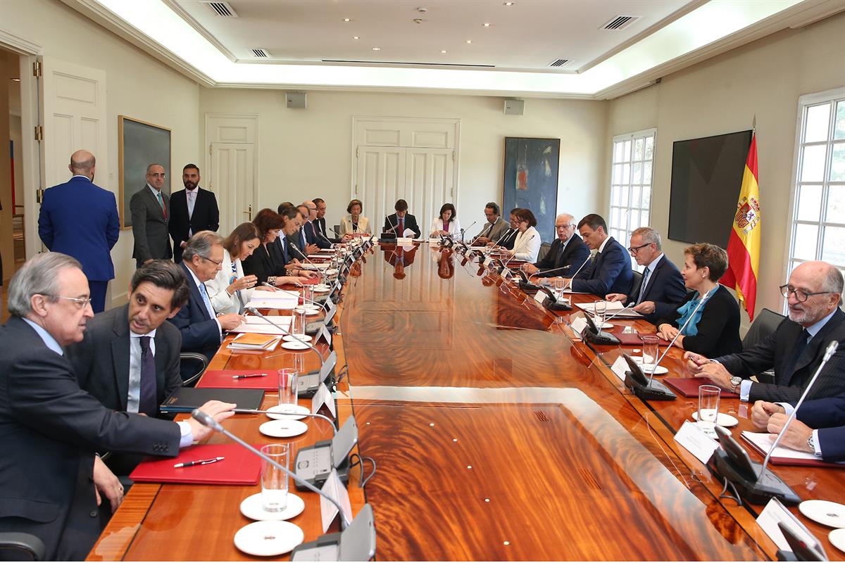 7/09/2018. El presidente Sánchez en la Fundación Carolina. El presidente del Gobierno, Pedro Sánchez, varios miembros del Gabinete y el rest...