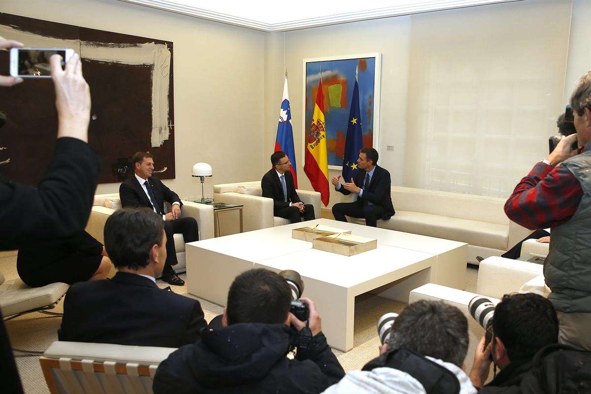 8/11/2018. Sánchez-Eslovenia. El presidente del Gobierno, Pedro Sánchez, y el primer ministro de Eslovenia, Marjan Šarec, con sus respectiva...