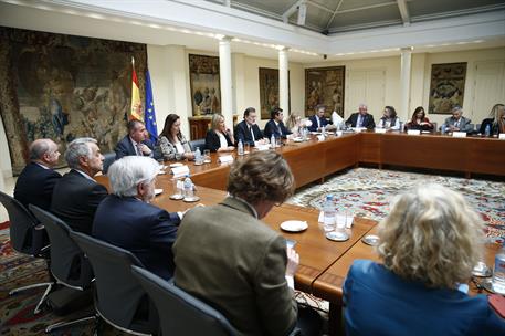 10/05/2018. Encuentro de Rajoy con víctimas del terrorismo. El presidente del Gobierno, Mariano Rajoy, al inicio del encuentro con asociacio...