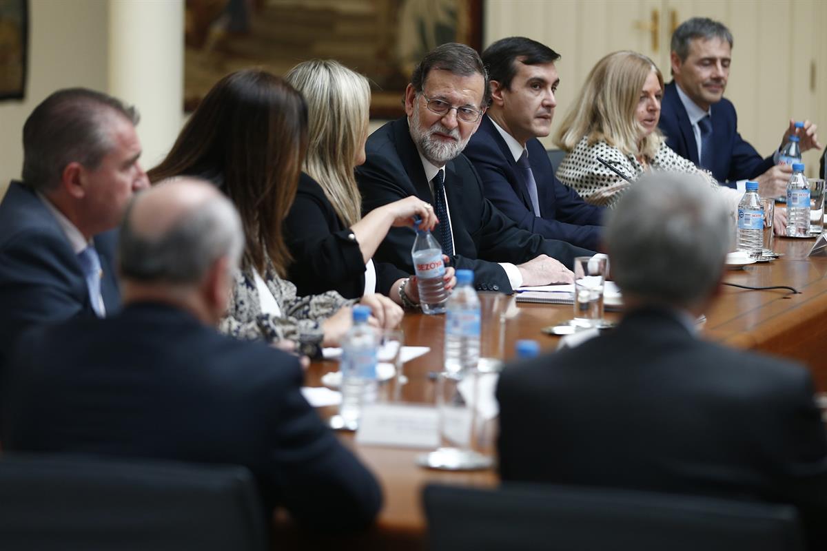 10/05/2018. Encuentro de Rajoy con víctimas del terrorismo. El presidente del Gobierno, Mariano Rajoy, junto a su jefe de Gabinete, José Lui...