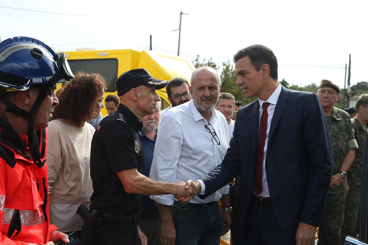 10/10/2018. Sánchez visita la zona afectada por las inundaciones de Mallorca. El presidente del Gobierno, Pedro Sánchez, a su llegada al cen...