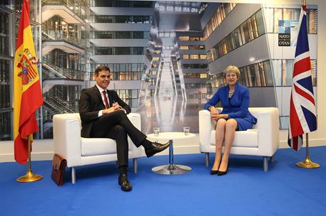 11/07/2018. Sánchez asiste a la Cumbre de la OTAN. El presidente del Gobierno, Pedro Sánchez, junto a la primera ministra del Reino Unido, T...