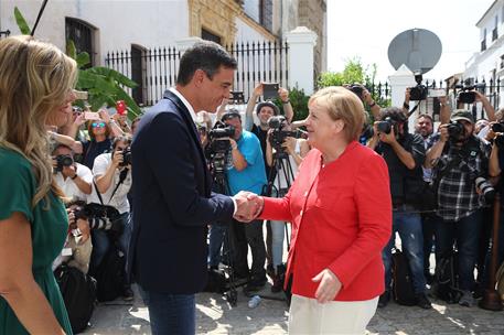 11/08/2018. Pedro Sánchez recibe a Angela Merkel. El presidente del Gobierno, Pedro Sánchez, recibe a la canciller alemana, Angela Merkel, e...
