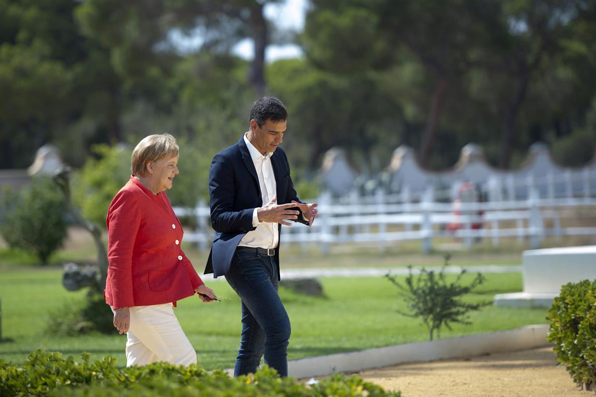 11/08/2018. Pedro Sánchez recibe a Angela Merkel. El presidente del Gobierno, Pedro Sánchez, y la canciller alemana, Angela Merkel, durante ...