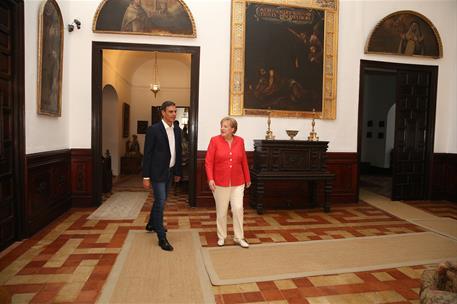 11/08/2018. Pedro Sánchez recibe a Angela Merkel. El presidente del Gobierno, Pedro Sánchez, visita junto a la canciller alemana, Angela Mer...