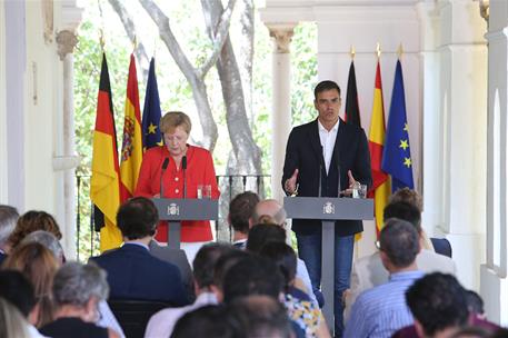 11/08/2018. Pedro Sánchez recibe a Angela Merkel. El presidente del Gobierno, Pedro Sánchez, y la canciller alemana, Angela Merkel, durante ...