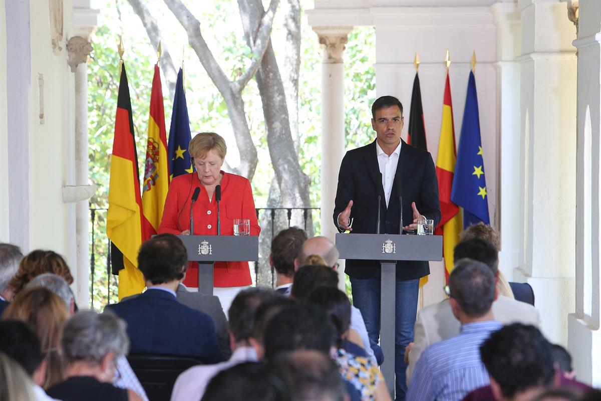 11/08/2018. Pedro Sánchez recibe a Angela Merkel. El presidente del Gobierno, Pedro Sánchez, y la canciller alemana, Angela Merkel, durante ...