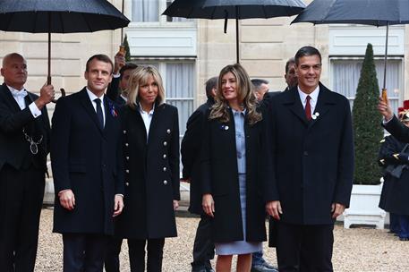 11/11/2018. Conmemoración del armisticio de la I Guerra Mundial. El presidente del Gobierno, Pedro Sánchez, y su esposa son recibidos en el ...