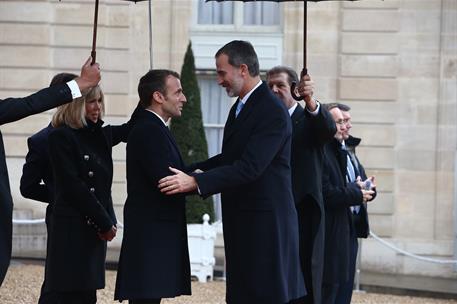 11/11/2018. Conmemoración del armisticio de la I Guerra Mundial. El rey Felipe VI saluda al presidente de la República Francesa, Emmanuel Ma...