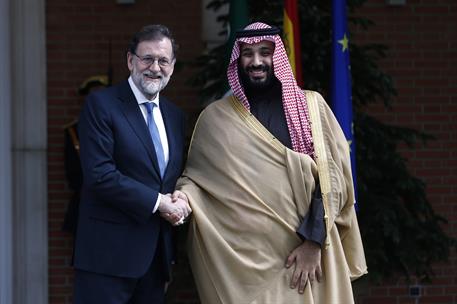 12/04/2018. Rajoy recibe al Príncipe heredero de Arabia Saudí. El presidente del Gobierno, Mariano Rajoy, saluda al príncipe heredero, vicep...