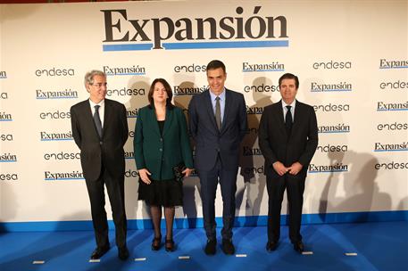 12/11/2018. Pedro Sánchez asiste al encuentro anual del diario Expansión. El presidente del Gobierno, Pedro Sánchez, junto al presidente de ...