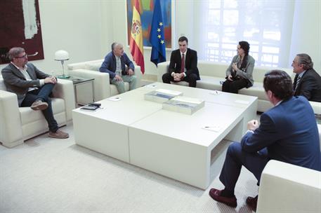 13/06/2018. Sánchez se reúne en Moncloa con los agentes sociales. El presidente del Gobierno, Pedro Sánchez, acompañado por la ministra de T...