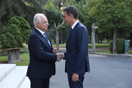 13/09/2018. Sánchez recibe al presidente de La Rioja. El presidente del Gobierno, Pedro Sánchez, despide al presidente de la Comunidad Autón...