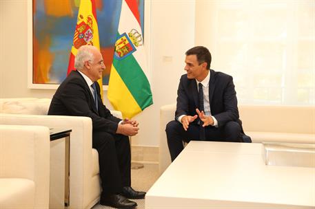 13/09/2018. Sánchez recibe al presidente de La Rioja. El presidente del Gobierno, Pedro Sánchez, y el presidente de la Comunidad Autónoma de...