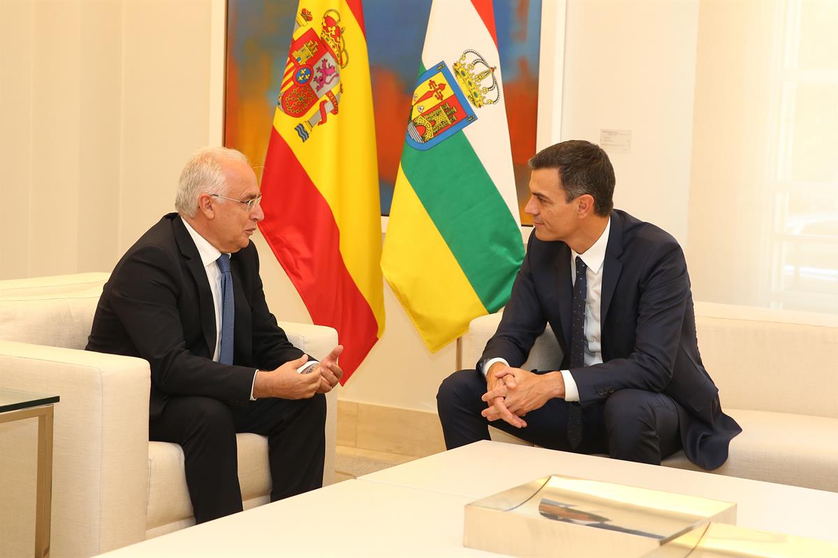 13/09/2018. Sánchez recibe al presidente de La Rioja. El presidente del Gobierno, Pedro Sánchez, y el presidente de la Comunidad Autónoma de...