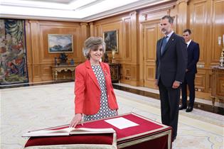 María Luisa Carcedo promete su cargo ante el rey Felipe VI