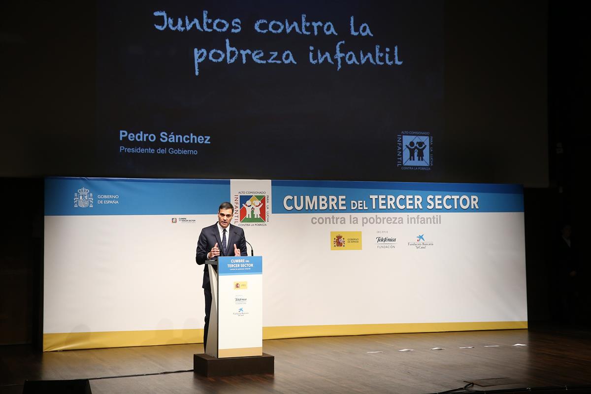 13/12/2018. Pedro Sánchez inaugura la Cumbre del Tercer Sector contra la Pobreza Infantil. El presidente del Gobierno, Pedro Sánchez, durant...