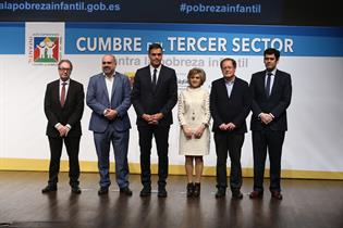 Pedro S&aacute;nchez, la ministra de Sanidad, Consumo y Bienestar Social y el alto comisionado para la lucha contra la pobreza infantil