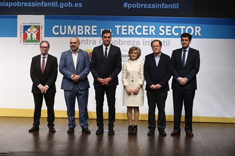 13/12/2018. Pedro Sánchez inaugura la Cumbre del Tercer Sector contra la Pobreza Infantil. El presidente del Gobierno, Pedro Sánchez, acompa...