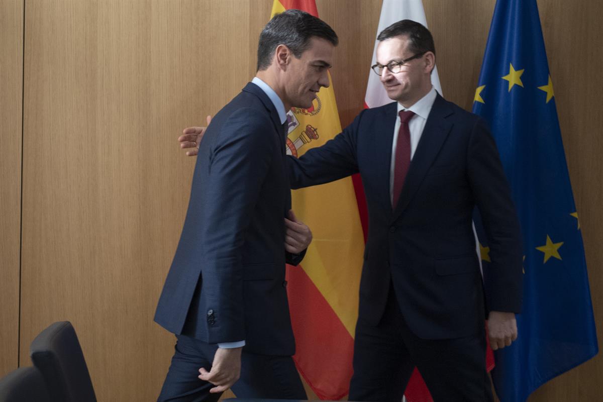 14/12/2018. Reunión entre el presidente Sánchez y el primer ministro de Polonia, Mateusz Mrawieck. El presidente del Gobierno español, Pedro...