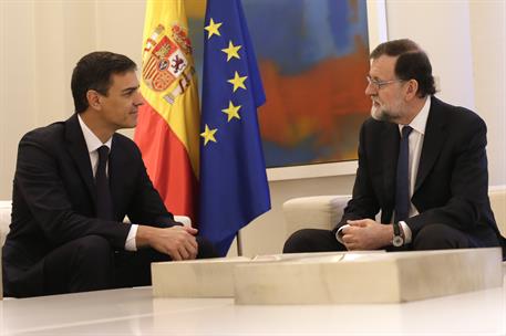 15/05/2018. Mariano Rajoy recibe a Pedro Sánchez. El presidente del Gobierno, Mariano Rajoy, durante la reunión con el secretario general de...