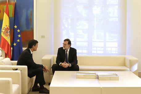 15/05/2018. Mariano Rajoy recibe a Pedro Sánchez. El presidente del Gobierno, Mariano Rajoy, durante la reunión con el secretario general de...